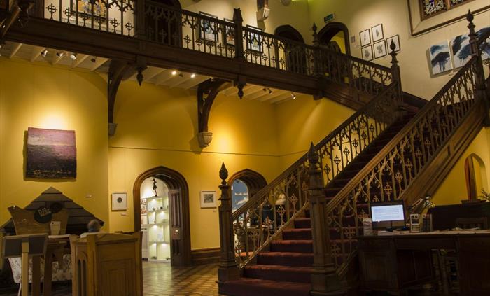 Y Neuadd / The Hall